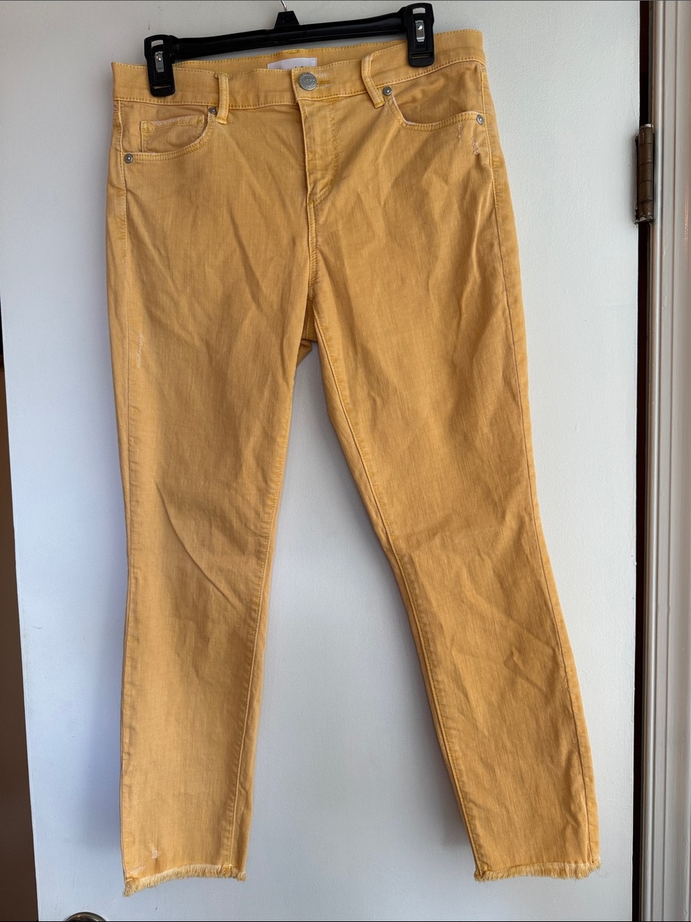 LOFT Modern Skinny Crop size 6 Jeans in Distressed Yellow ☀️ ☀️☀️ Like new